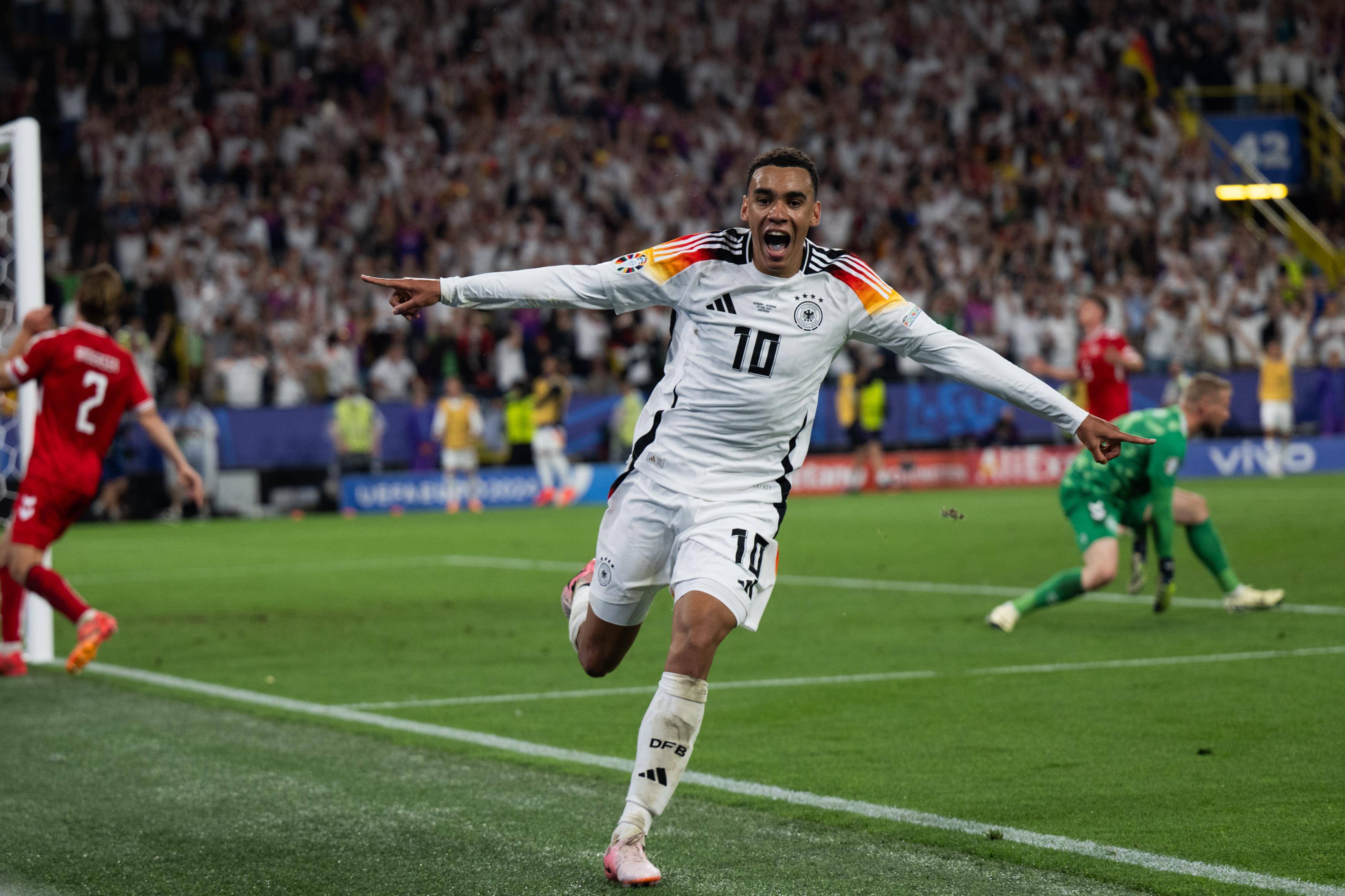 而赛场便是 而赛场便是