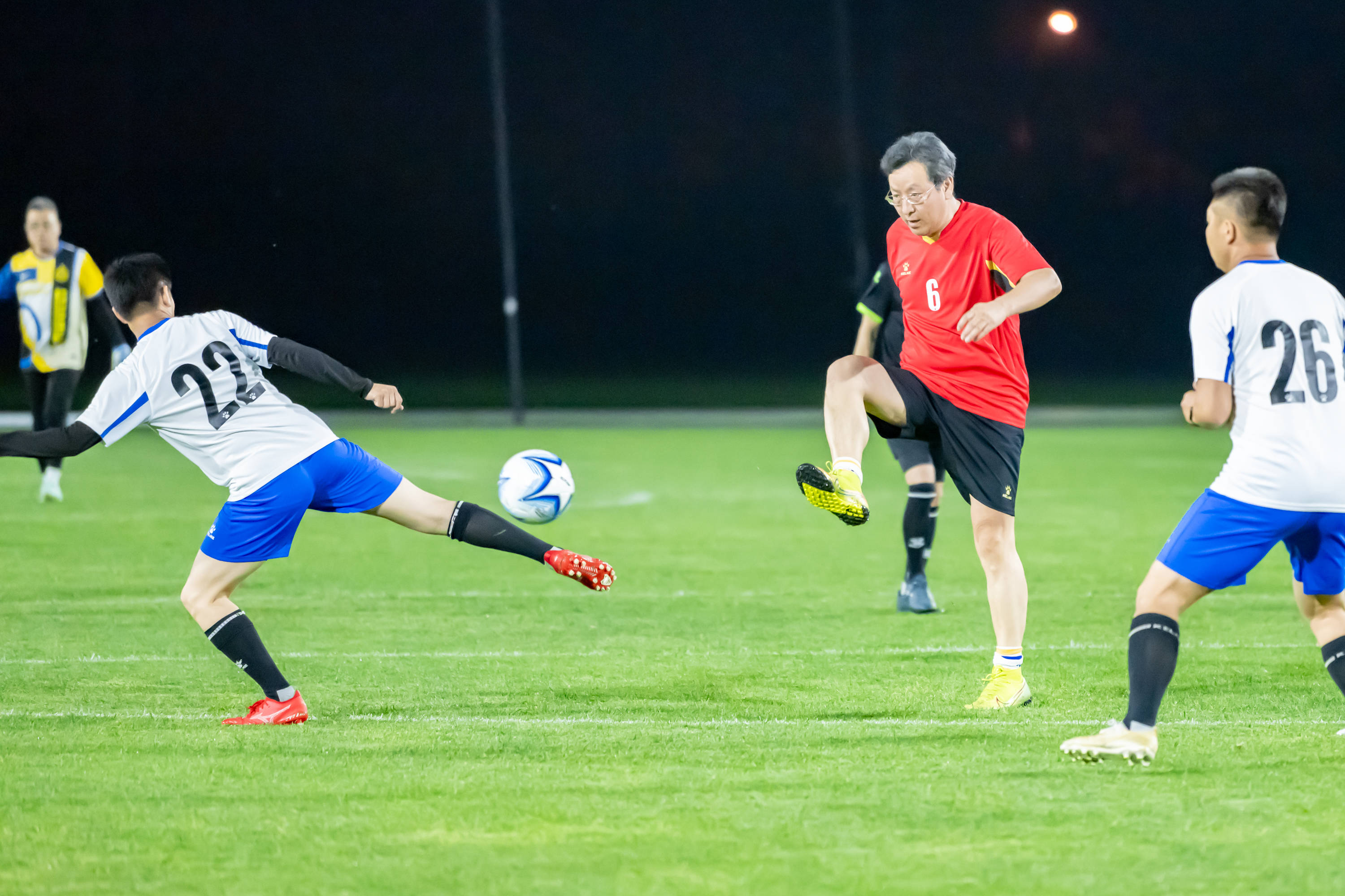 中稳步前行 中稳步前行