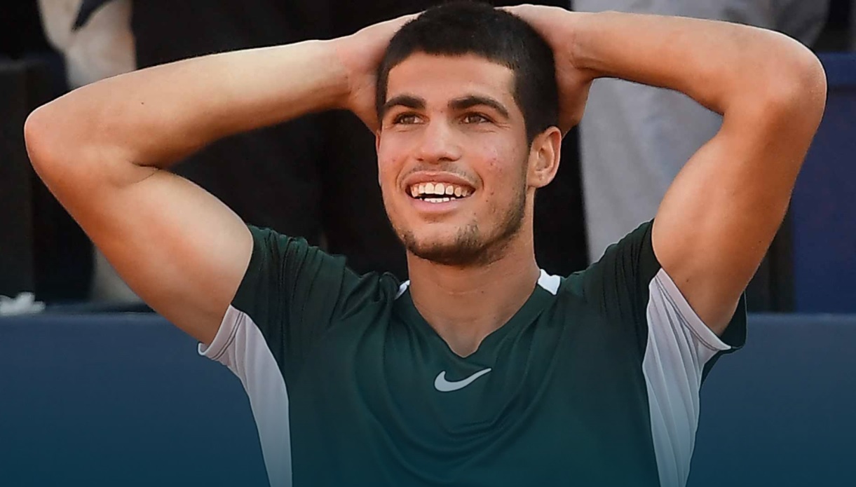 生在禁区边 生在禁区边